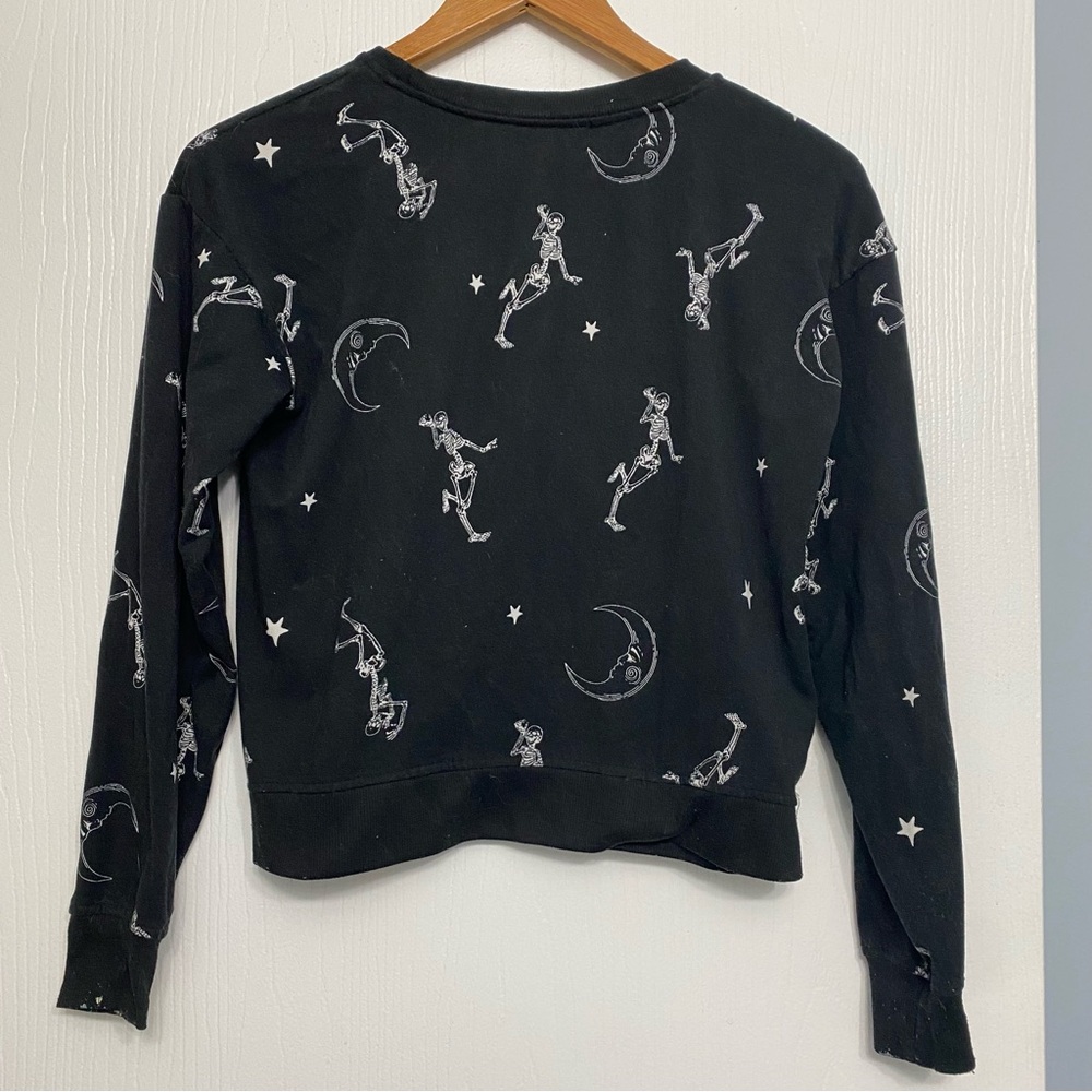 Women’s Small Black Crewneck Sweatshirt With Spooky Skeletons, Stars, and Moons